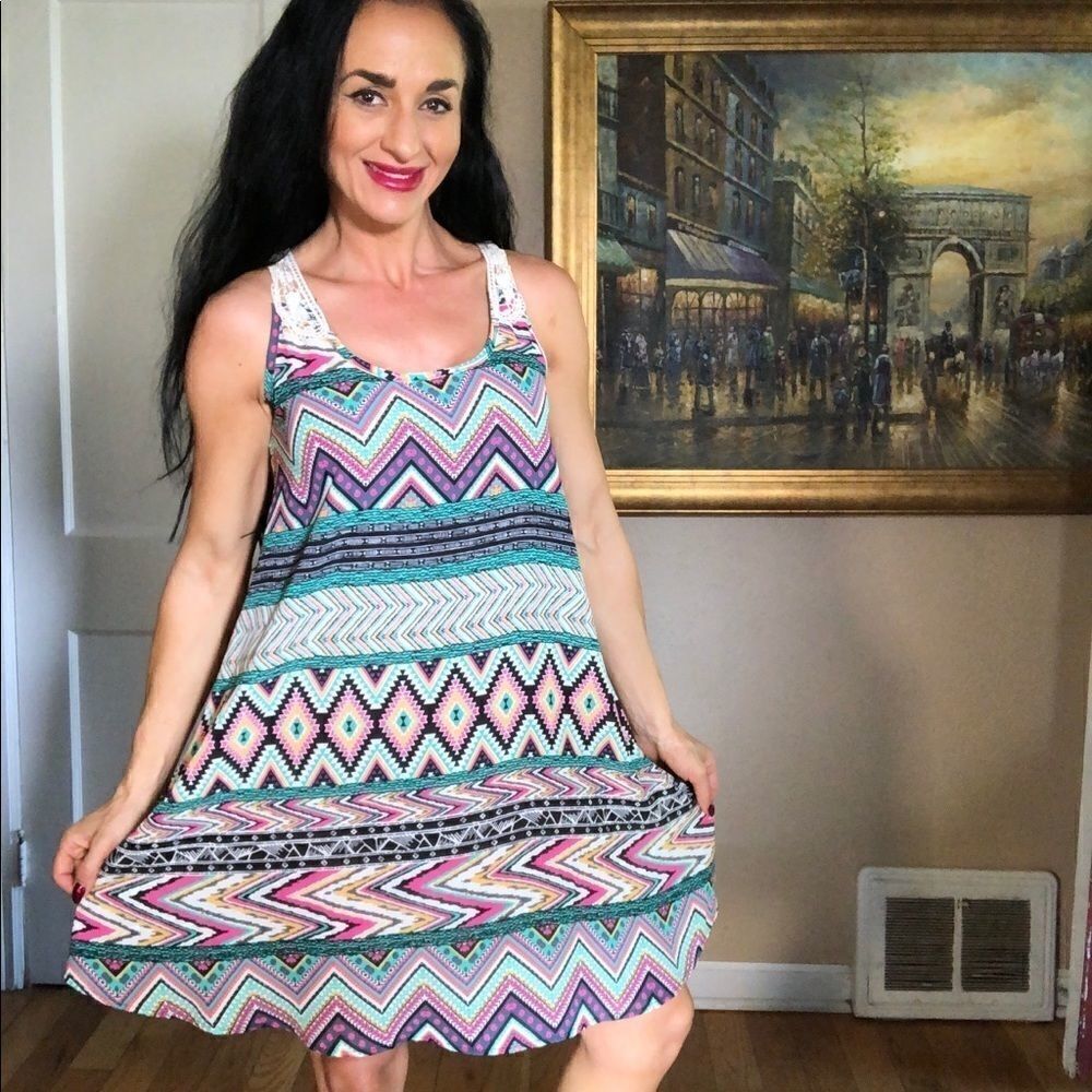 Pronto light Aztec style pint dress